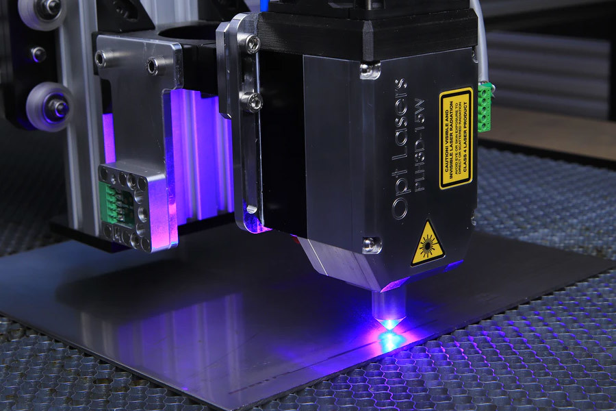 印(yìn)刷包裝使用成熟(shu)工藝手段，對商品(pin)進行美化裝飾設(shè)計。