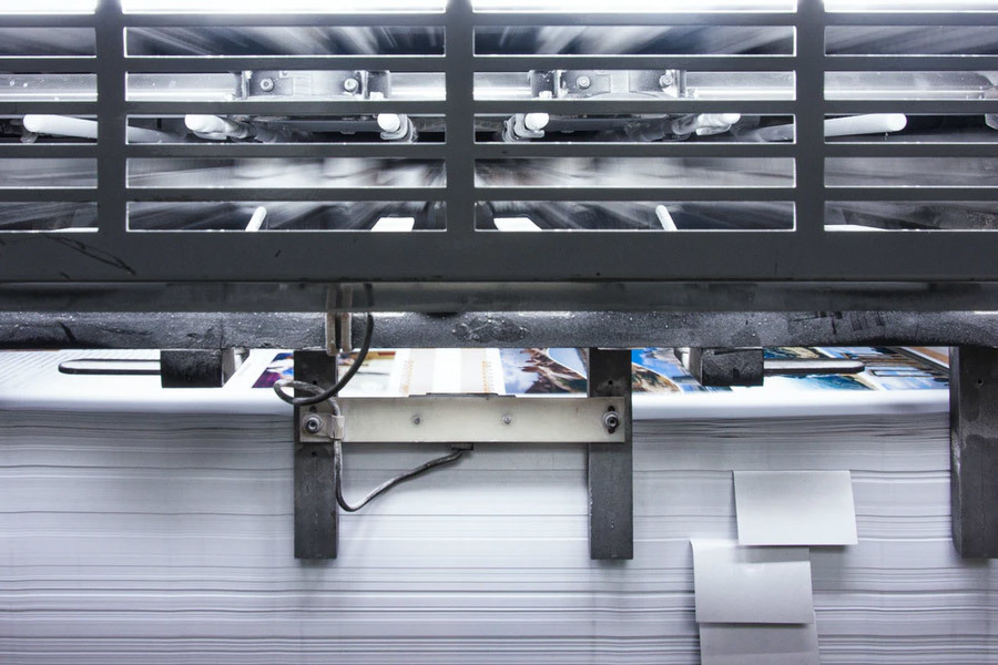 選(xuǎn)畫冊不能急(ji)，看看畫冊印(yin)刷的質量如(rú)何！