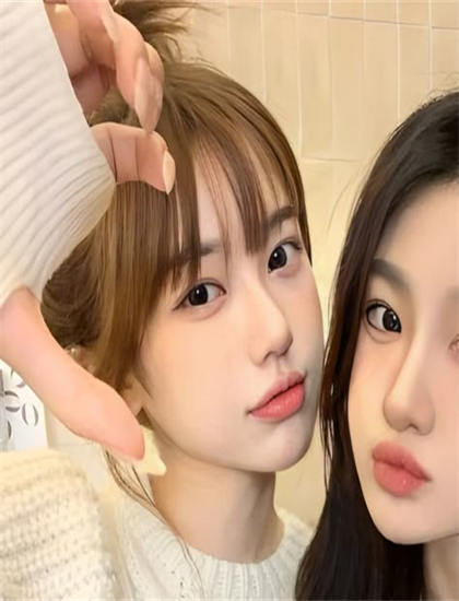 《性欲怪兽朋友的妈妈由美酱》技术揭秘：无人机拍摄如何行业领先的技术实践 为艺术创作提供更多可能